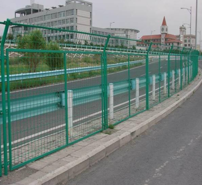 高速公路護欄網 守護道路安全的重要屏障